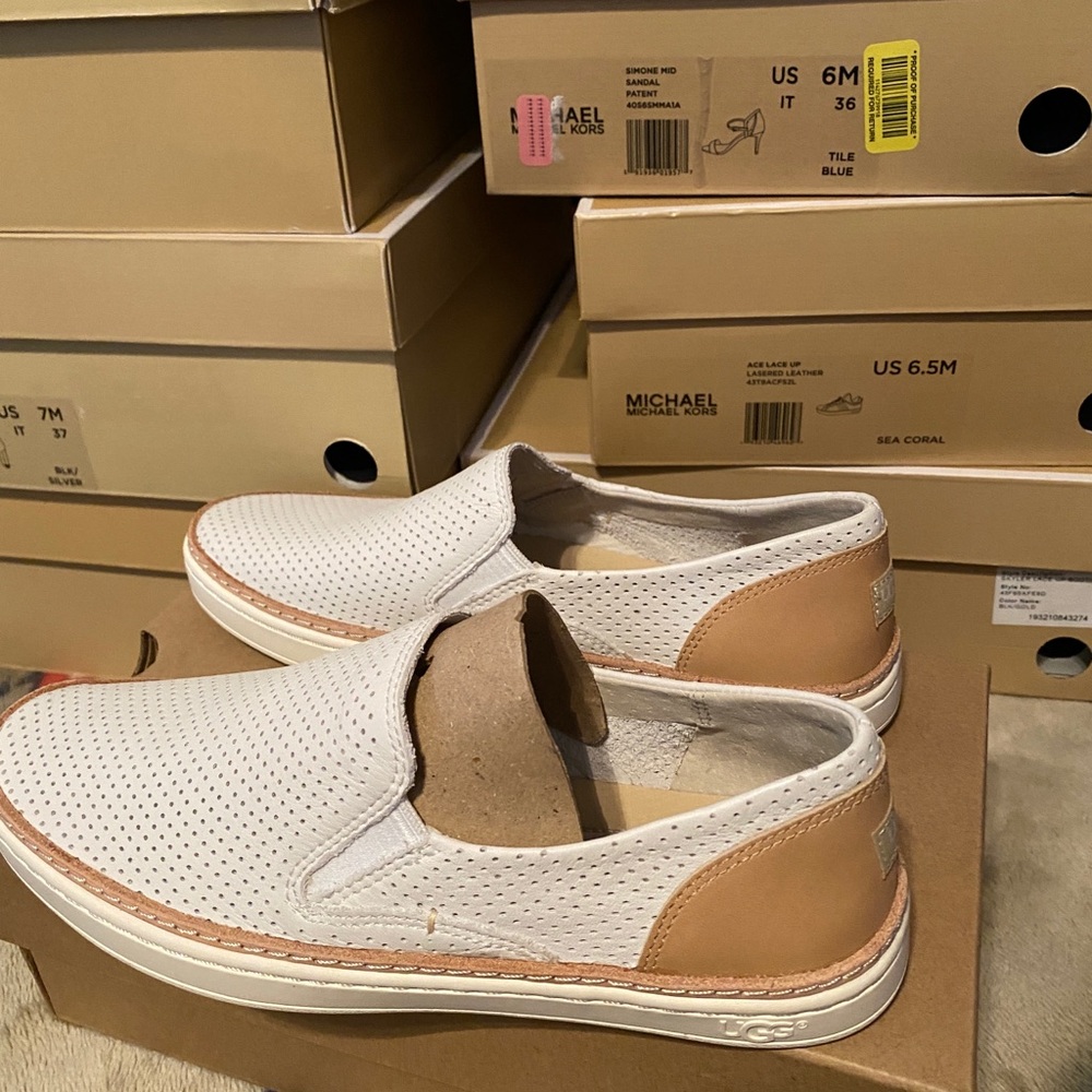 UGG Adley Perf Stardust Ehite Sneaker